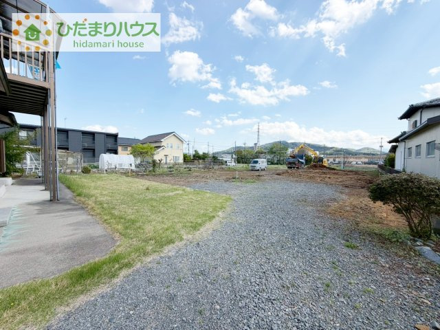 【庭】 | 桜川市岩瀬　中古戸建 | 日当たりの良い広い庭。友人や親せきが集まってＢＢＱをしたり、ペットと遊んだり。
一戸建てならではの楽しさが広がります(*^-^*)