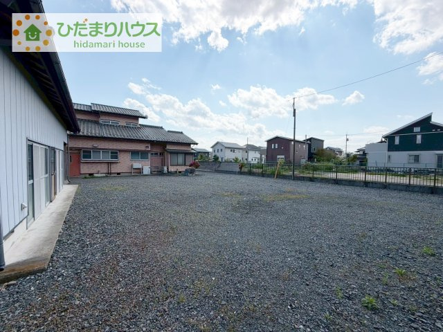 【庭】 | 桜川市岩瀬　中古戸建 | 周辺には高い建物がないため、お庭には太陽の光が降り注ぎます♪