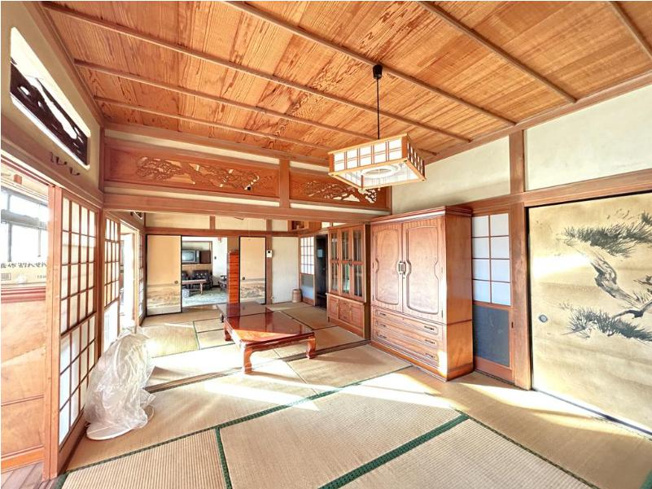【居間・リビング】 | 桜川市岩瀬　中古戸建 | ゆったりとしたリビングです