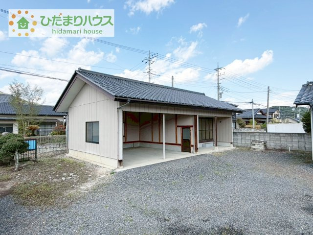 【外観】 | 桜川市岩瀬　中古戸建 | 車好きにはオススメのガレージ付物件です♪