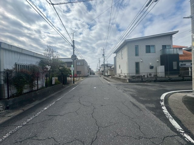 中古戸建　瑞穂市古橋　昭和51年築の前面道路含む現地写真