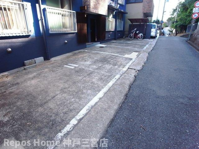 グリーンヒル山本通の駐車場