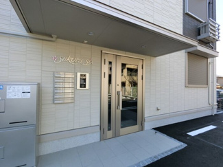 【エントランス】 | オートロックのエントランス（宅配ボックス有ります）