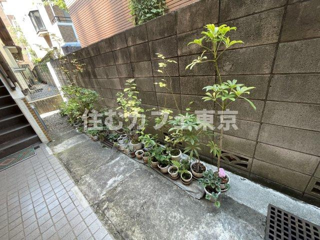 パークアベニューエス・ティーンのその他共用部分|植物も多く落ち着きます