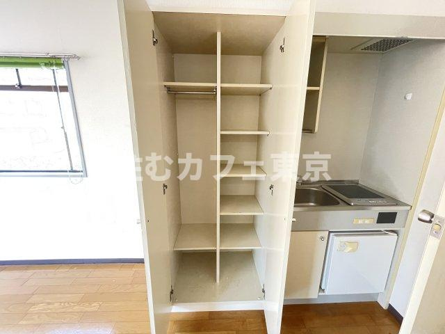 パークアベニューエス・ティーンの収納|キッチン横の収納です※別部屋写真