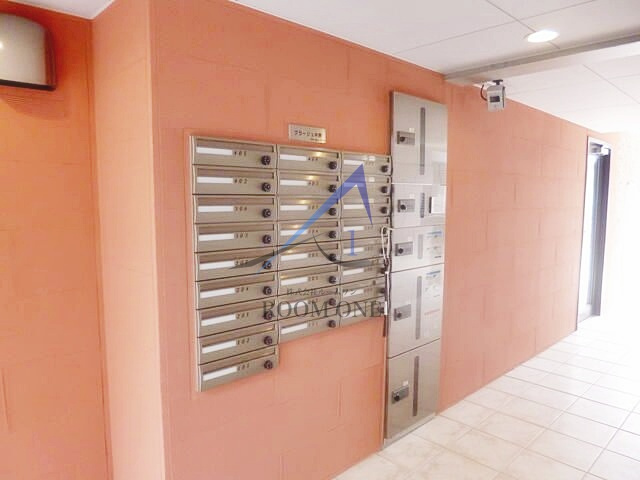 クラージュ中野のその他共用部分|宅配ボックスと集合ポストです。