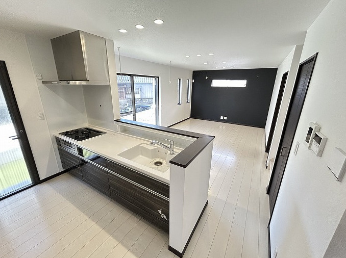 亀山市川崎町 中古戸建のキッチン
