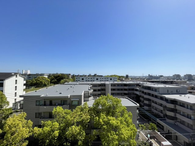 パーク・ハイム芦屋翠ヶ丘弐〇番地B棟の展望|南側バルコニーから南方向の眺望。