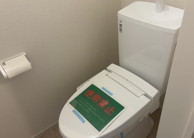 【トイレ】 | トイレは大きさや形、機能、抗菌性などが異なる多種多彩なタイプが各メーカーから出ています。それぞれに良さがあるため、事前にどういったタイプのトイレがいいのかをご家庭内で決めて、内見に行くといいでしょう。