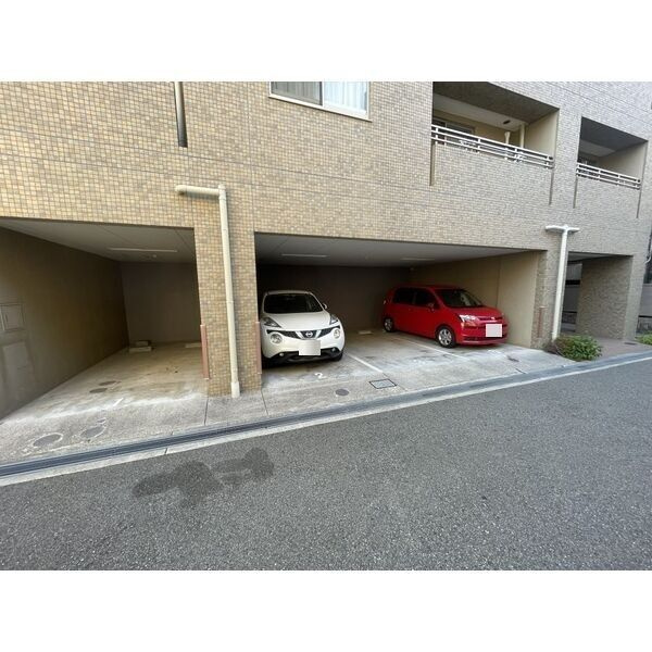 ルグラン弐番館の駐車場