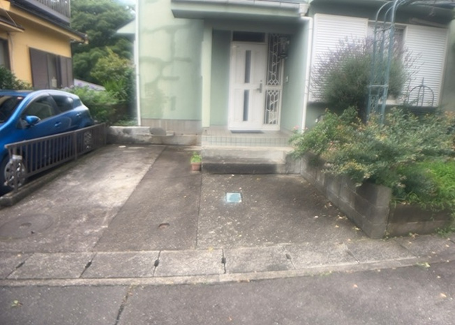 【駐車場】 | 駐車場と明記されていても、最小スペースでつくられた駐車場だと大型車は駐車できなかったり、出入りしにくくなったりする可能性があります。お車のサイズと購入したい物件の駐車場のサイズを現地で確認しましょう。