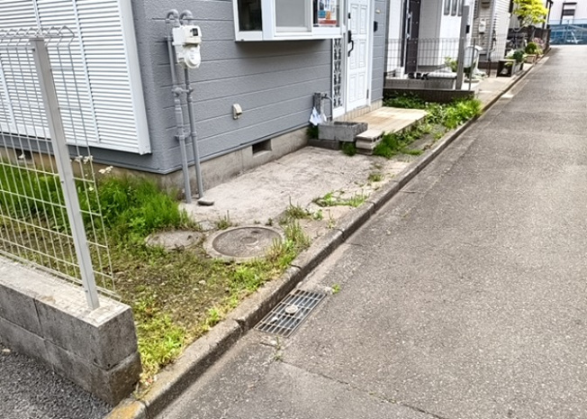 【駐車場】 | 駐車場と明記されていても、最小スペースでつくられた駐車場だと大型車は駐車できなかったり、出入りしにくくなったりする可能性があります。お車のサイズと購入したい物件の駐車場のサイズを現地で確認しましょう。