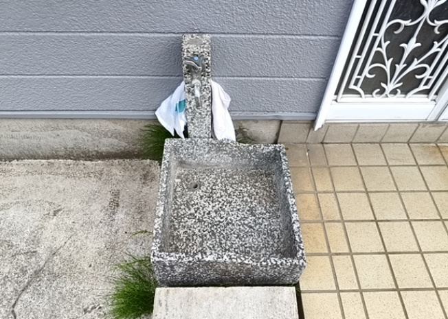 【設備】 | 敷地内に散水栓や立水栓があると便利です。水道水を直接利用できるため、水を運ぶ手間を省くことが出来ます。大量の水を必要とする洗車作業や清掃などに役立ちます。その他設備とあわせて、現地でご確認ください。