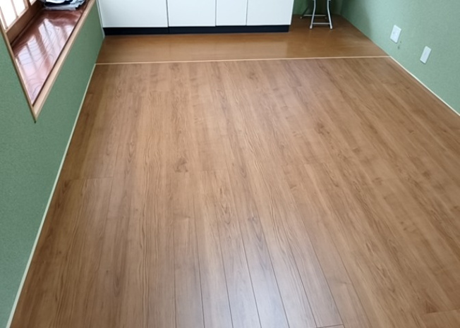 【ダイニング】 | ダイニングにはダイニングテーブルセットなどを置くことが多く、間取りにおいて「D」と略記されますが、食事を作るときの作業場として使用したり、朝食を食べたりするときだけに使われるケースも少なくありません。