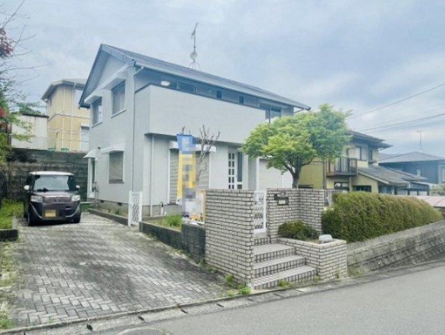 【外観】 | 宗像市ひかりヶ丘7丁目　戸建て | 約70坪の中古戸建てはお庭も広々！ガーデニングや家庭菜園も楽しめます。