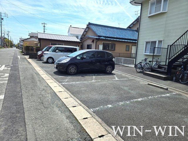 エルディム野川の駐車場