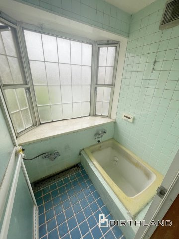 中古戸建・中古住宅　桐生市相生町2丁目　相生小学校・相生中学校の浴室|出窓付きの浴室