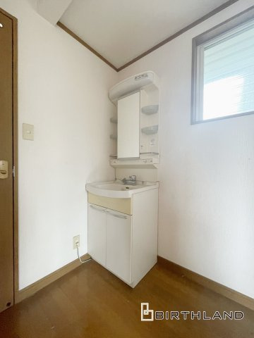 中古戸建・中古住宅　桐生市相生町2丁目　相生小学校・相生中学校の独立洗面台|2階トイレ付近にも洗面台があります。