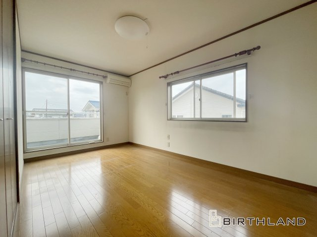 中古戸建・中古住宅　桐生市相生町2丁目　相生小学校・相生中学校の洋室|2階洋室！2面採光で陽当たり良好◎