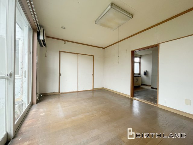 中古戸建・中古住宅　桐生市相生町2丁目　相生小学校・相生中学校の洋室|クロス張替えなどのリフォームお見積もりも【住まいの窓口　バースランド】にお任せください♪