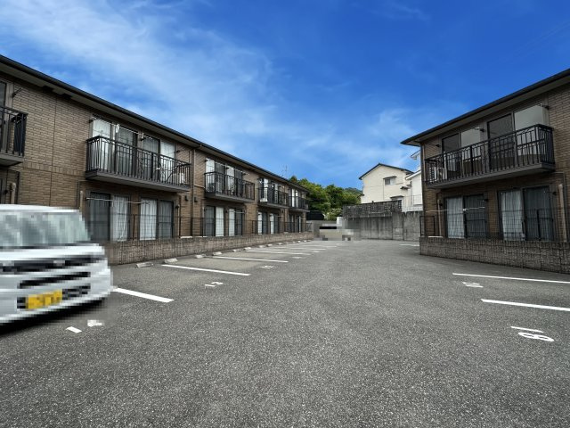 セジュール堂林 A棟の駐車場