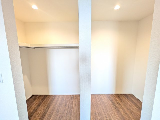 第1　常総市相野谷町　新築戸建て　3号棟の収納|衣類や季節ものバッグ、帽子などの小物もまとめて収納できる広々としたウォークインクローゼット♪