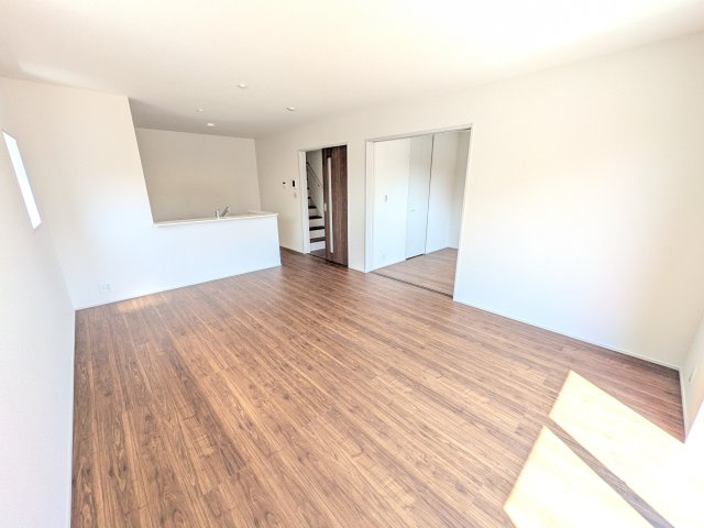 第1　常総市相野谷町　新築戸建て　3号棟の居間・リビング|南向きで明るく陽当たりの良いリビングです♪