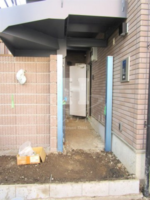【エントランス】 | レーヴ・WARABI | 建物の内部です