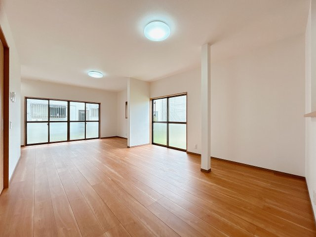 リフォーム済中古戸建　岐阜市粟野西7丁目　昭和55年築の居間・リビング|リビング別角度