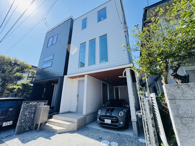 ZAIMOKUZA OCEAN TERRACE — 海を望む材木座の家