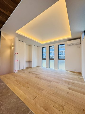 ZAIMOKUZA OCEAN TERRACE — 海を望む材木座の家の居間・リビング