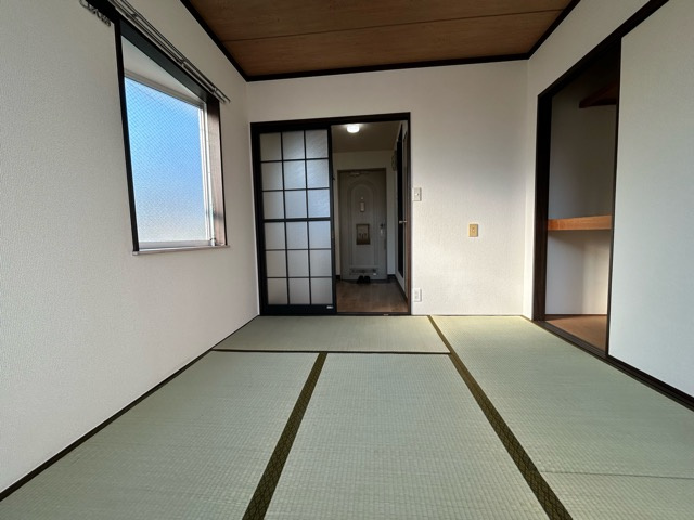 武蔵野市中町３丁目のアパートの居間・リビング