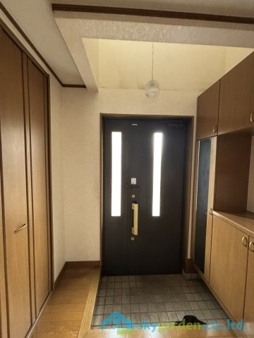 秦野市西大竹　中古戸建の玄関