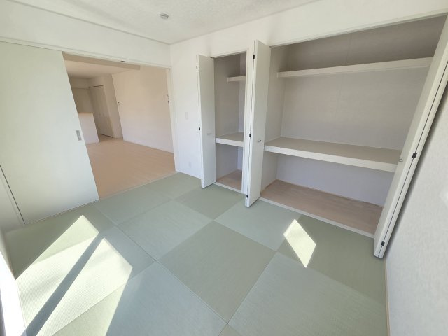新築　前橋市粕川町新屋第1　2号棟　Cradle Gardenの和室|現地写真　リビング横の和室です。居室、お子様のプレイルーム、客間など様々な使い方ができますね！
