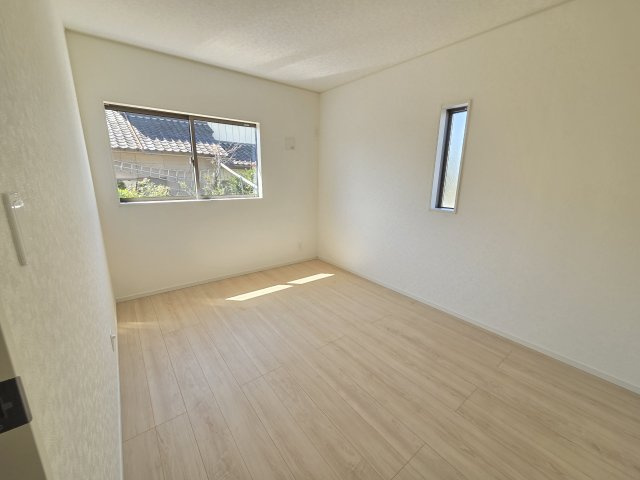 新築　前橋市粕川町新屋第1　2号棟　Cradle Gardenの洋室|現地写真　全居室収納付きなのでお部屋が片付きますね！