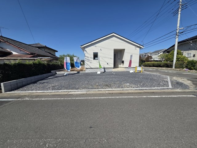 新築　前橋市粕川町新屋第1　2号棟　Cradle Gardenの駐車場|現地写真　駐車は建物東側に並列3台可能です！