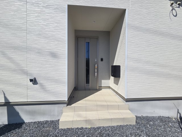 新築　前橋市粕川町新屋第1　2号棟　Cradle Gardenの玄関|現地写真　TVモニタードアホン付きなので防犯面も安心です！