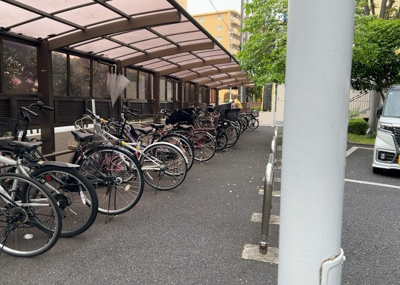 【駐輪場】 | 厚木栄町ハイツ | マンションの駐輪場は、事前に空きがあるか確認を取ると安心です。せっかく入居したのに駐輪スペースがない！なんてことになったら大変ですよね。そこで、内見時や購入前にはまず事前に確認しておくと良いでしょう。