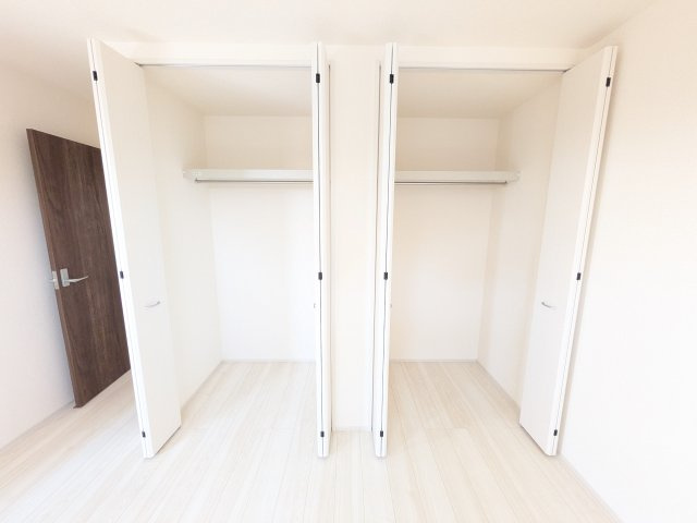 ひたちなか足崎　20期　新築戸建て　1号棟の収納|衣類や季節ものバッグ、帽子などの小物もまとめて収納できる広々としたウォークインクローゼット♪