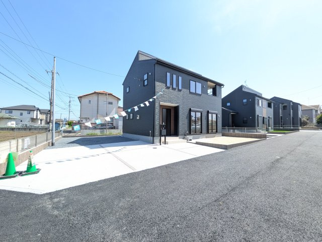 ひたちなか足崎　20期　新築戸建て　1号棟の前面道路含む現地写真|現地案内会開催中です！ 平日のご見学も可能です。 お気軽にお問い合わせください♪ 【リアライズ不動産】 0297-86-8370まで♪