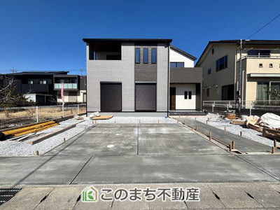 【駐車場】 | LiveleGarden.S　第9栃木岩舟町静　1号棟 | 横並びにお車3台駐車可能☆コンクリート舗装されており雨の時も水たまりにならずに便利です♪
