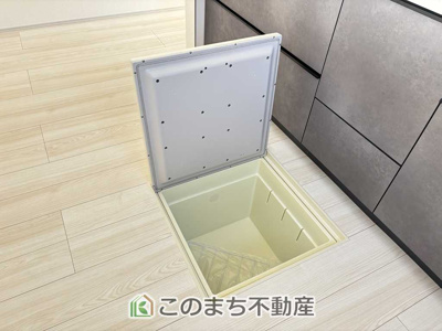 【収納】 | LiveleGarden.S　第9栃木岩舟町静　1号棟 | 調味料やお米の収納にあると便利な床下収納付き