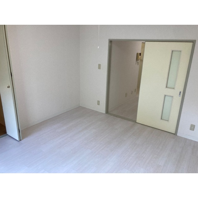 第2成城島田マンションの居間・リビング|こちらのリビングで趣味の時間をお楽しみください