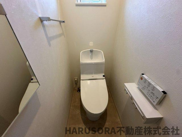 東大阪市御厨南2丁目　2階建のトイレ