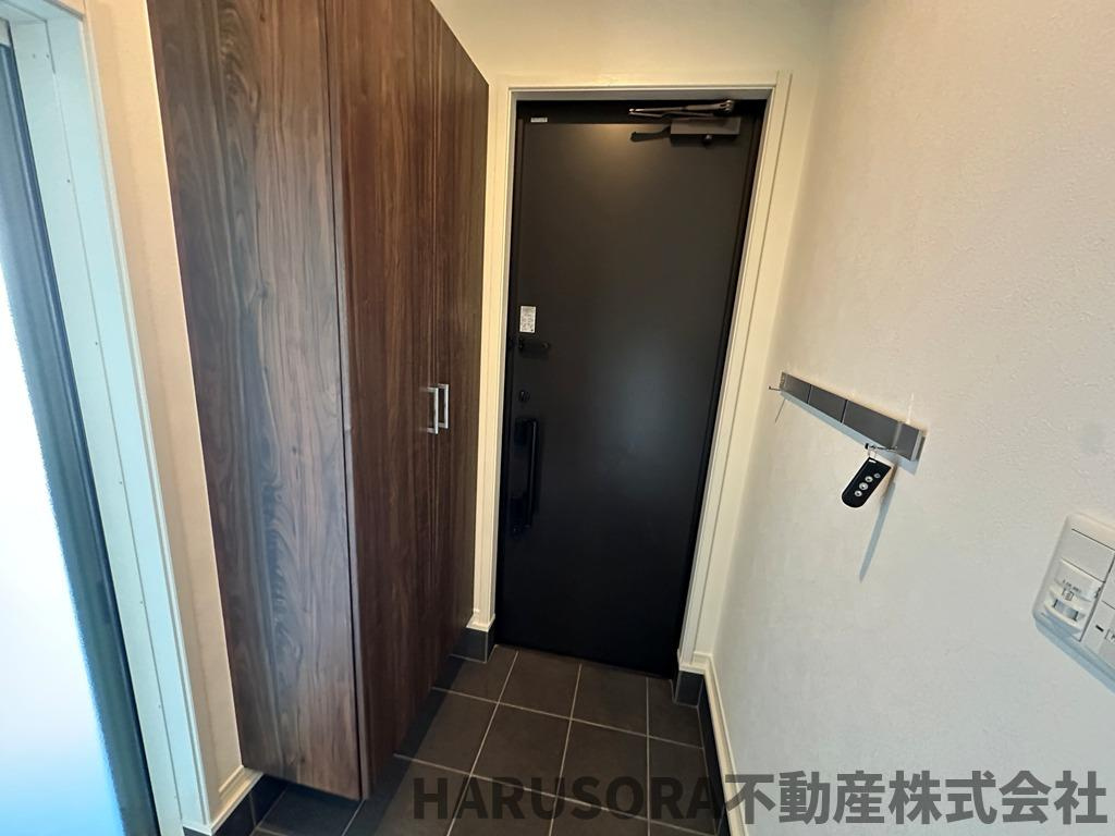 東大阪市御厨南2丁目　2階建の玄関