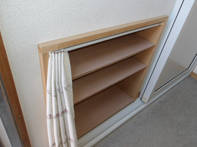 ハイツナナベの収納|ちょっとした収納スペースも充実しています