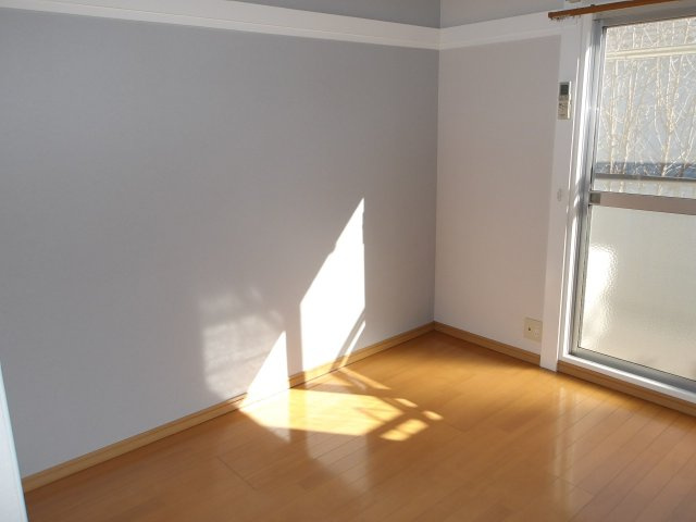 ハイツナナベの居間・リビング|こちらの居間で趣味の時間をお楽しみください