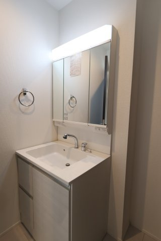 《仲介手数料無料》ふじみ野市上福岡５丁目8-7新築一戸建てグラファーレの独立洗面台