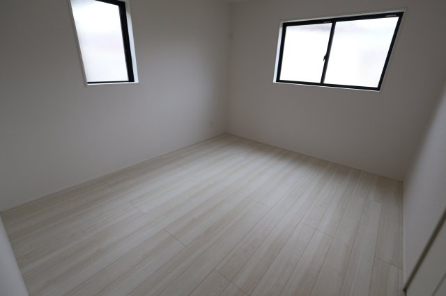 《仲介手数料無料》ふじみ野市上福岡５丁目8-7新築一戸建てグラファーレの洋室|2階 7帖