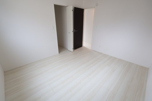 《仲介手数料無料》ふじみ野市上福岡５丁目8-7新築一戸建てグラファーレの洋室|2階 7帖